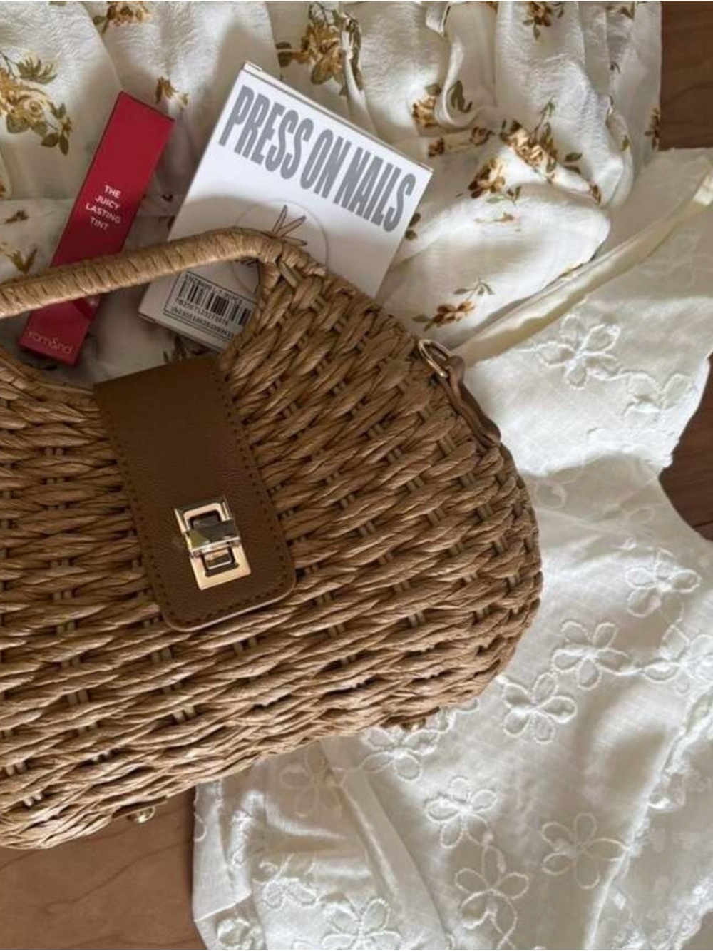 NWT Woven Straw Tote Bag with Top Handle - Tan - Picture 2 of 3